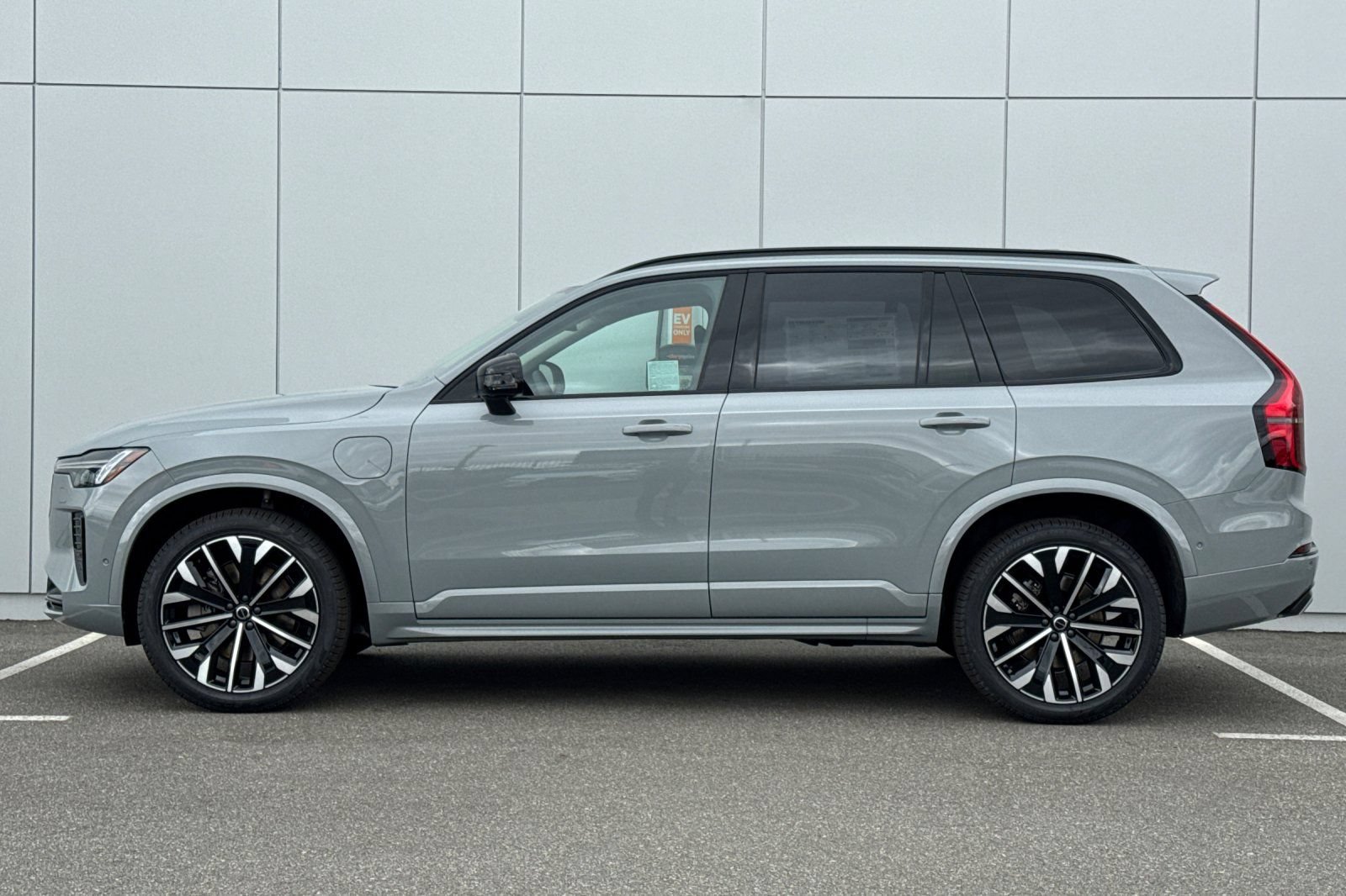 New 2026 Volvo XC90 T8 Ultra w/ Protection Package AWD/4WD image 2