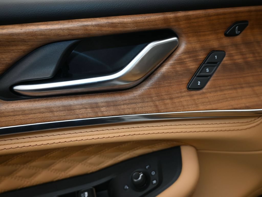 New 2025 Jeep Grand Cherokee Summit AWD/4WD image 14