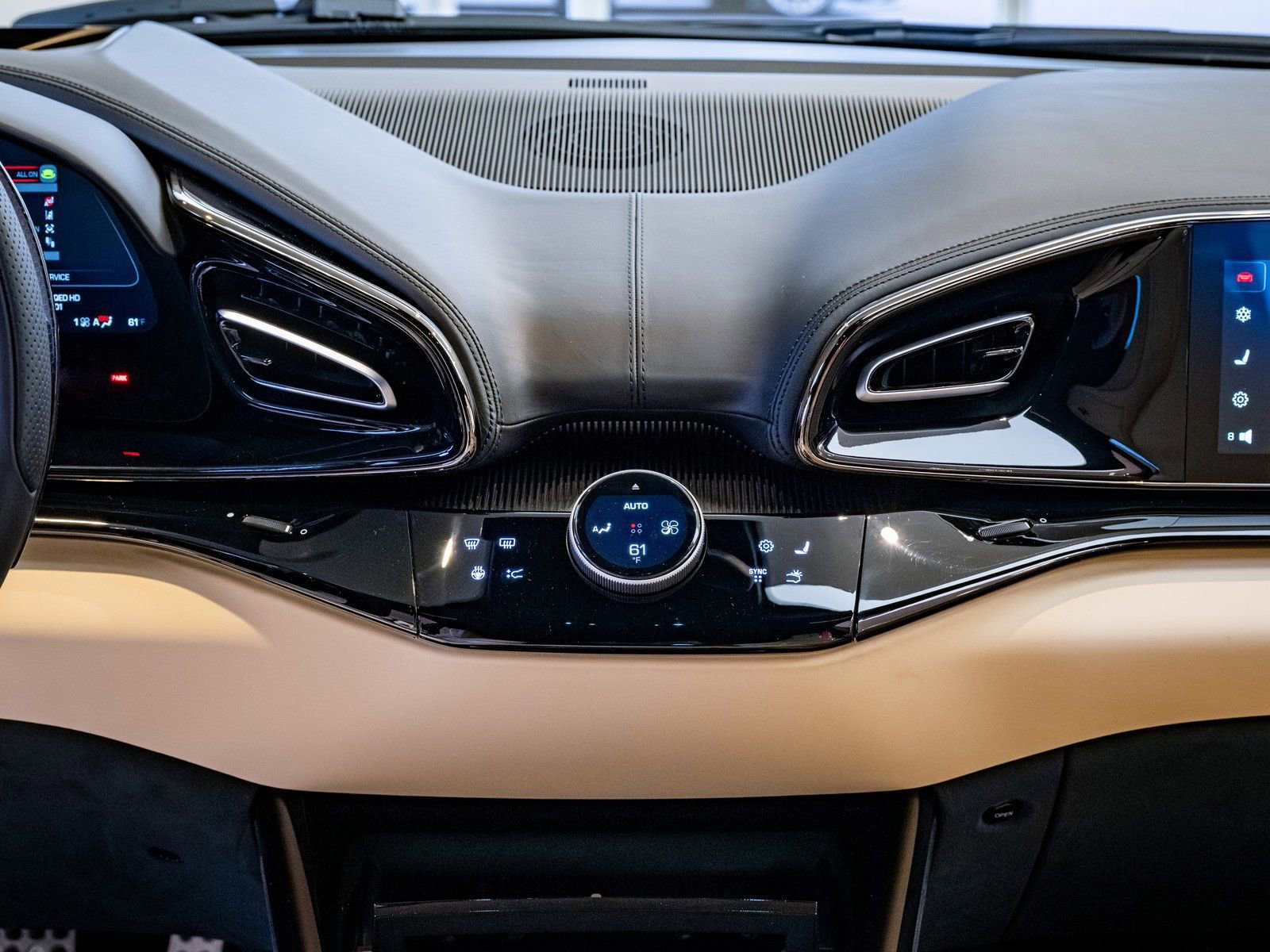 Certified 2025 Ferrari Purosangue image 18