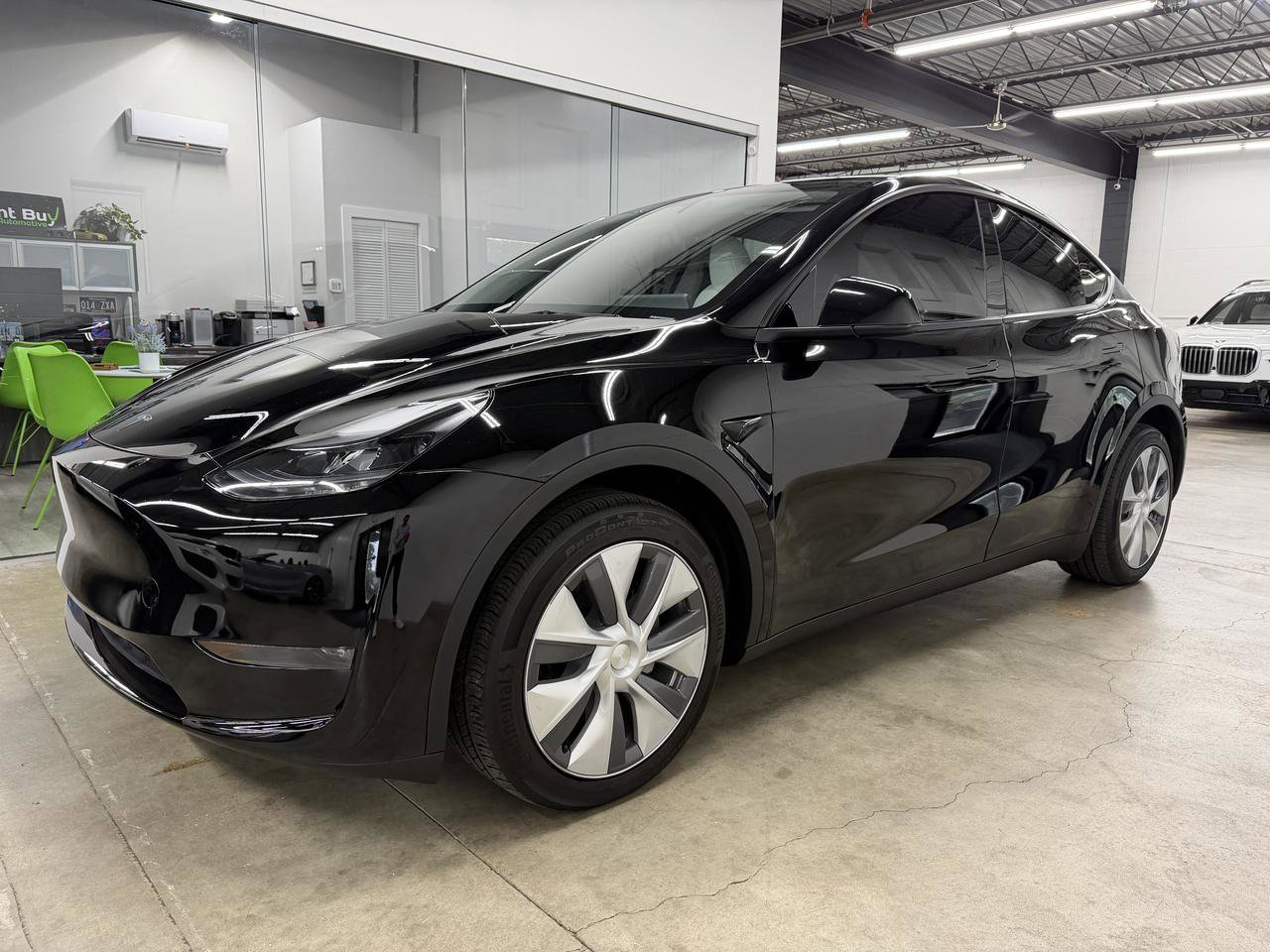 Used 2023 Tesla Model Y Long Range AWD/4WD image 1