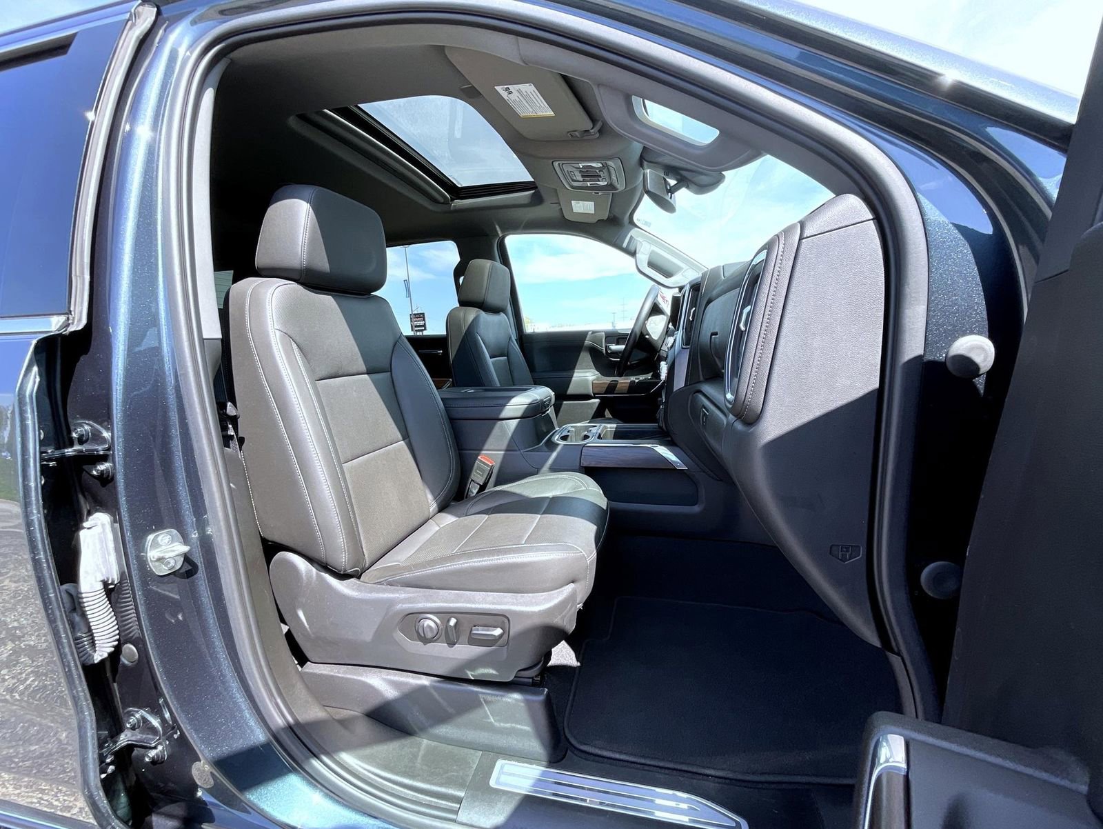 Used 2020 GMC Sierra 1500 SLT w/ SLT Premium Plus Package image 15