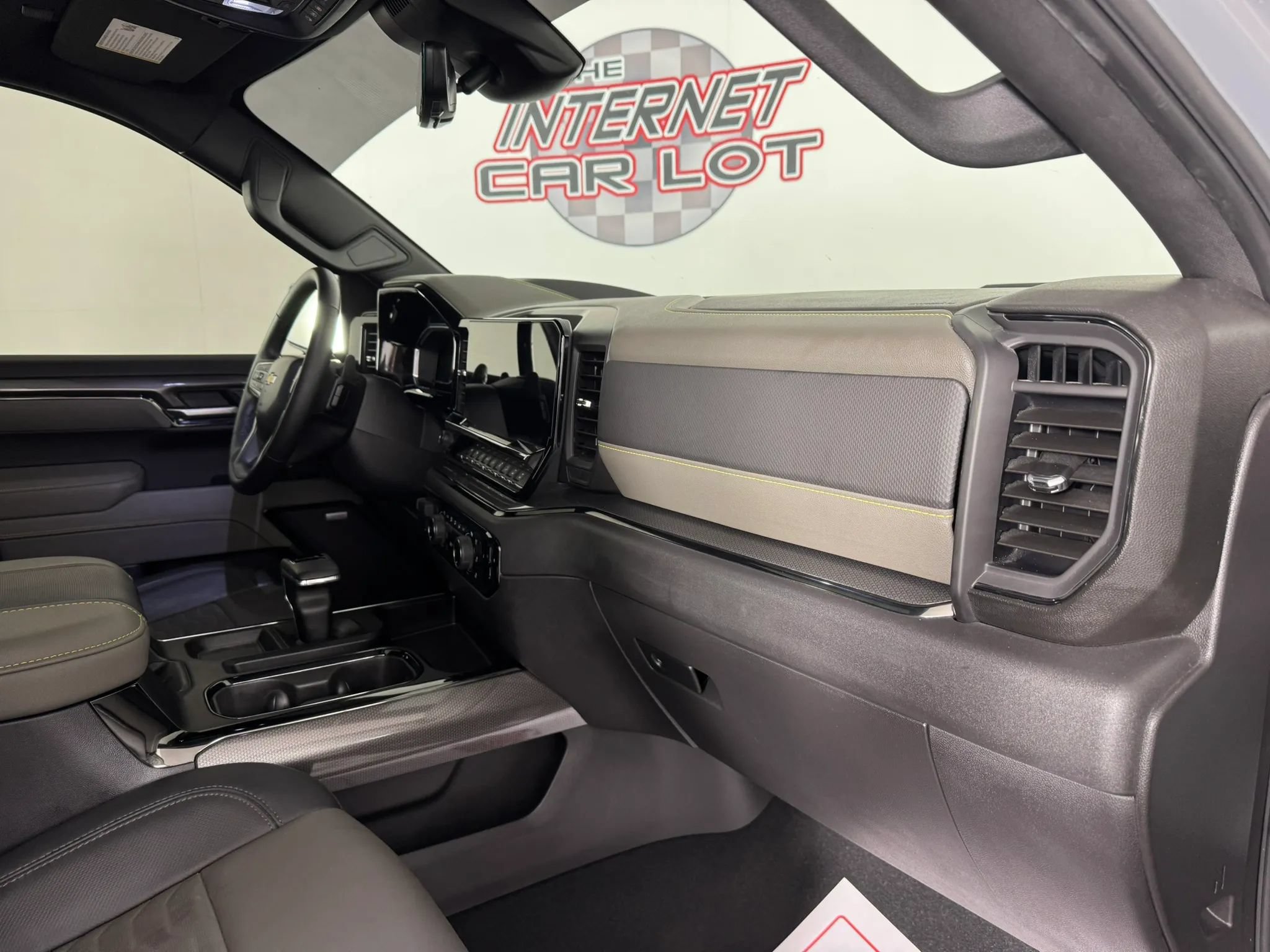 Used 2025 Chevrolet Silverado 1500 ZR2 w/ Technology Package AWD/4WD image 12