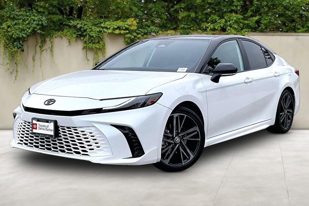 Used 2025 Toyota Camry XSE FWD image 3