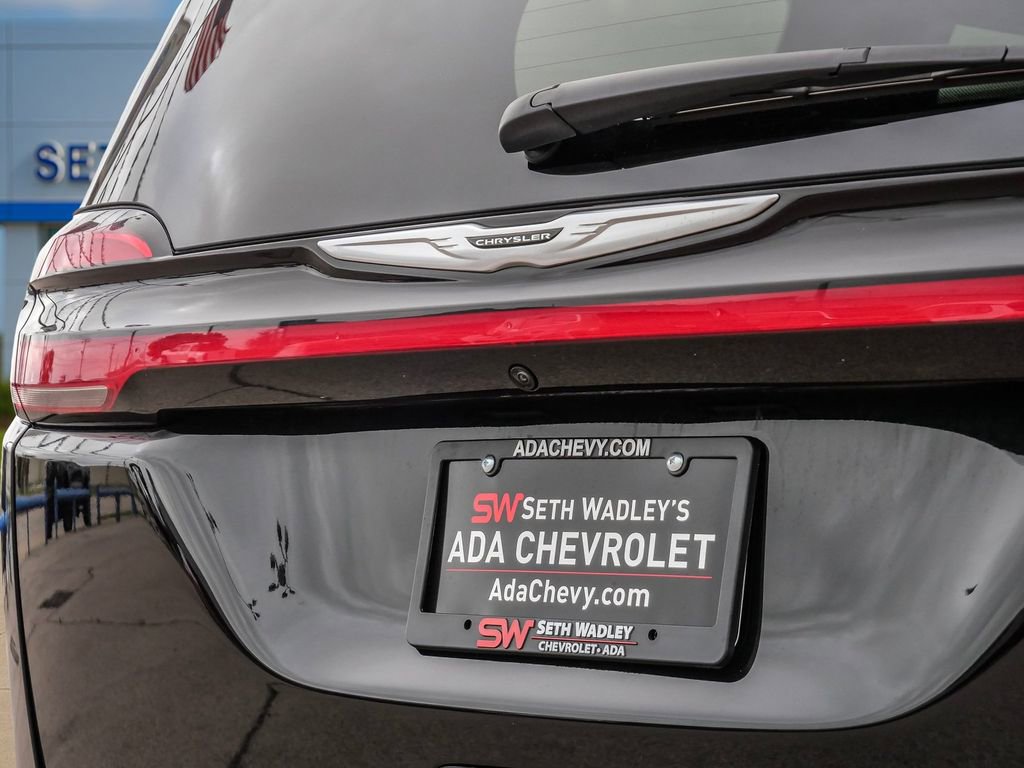 Used 2025 Chrysler Pacifica Select FWD image 10
