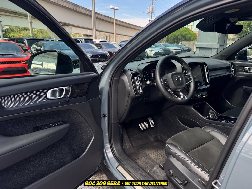 Used 2022 Volvo XC40 T5 R-Design w/ Climate Package AWD/4WD image 22