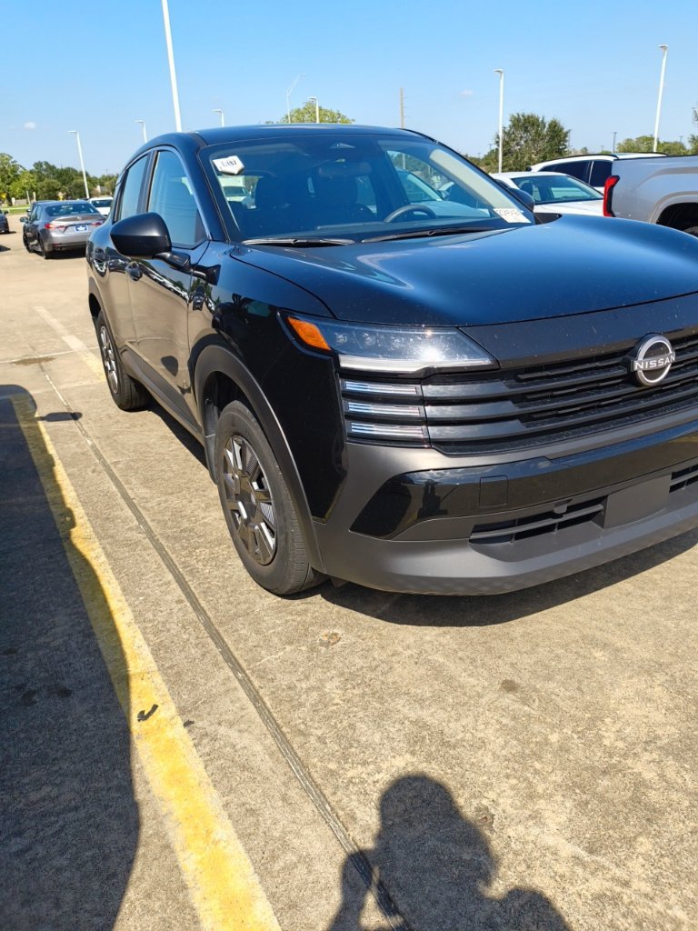Used 2025 Nissan Kicks S FWD image 2
