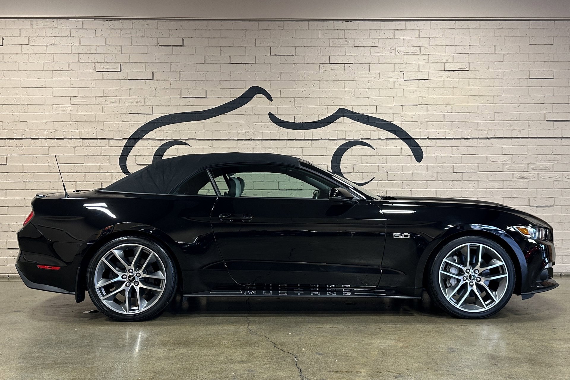 Used 2017 Ford Mustang GT Premium w/ Equipment Group 401A image 4