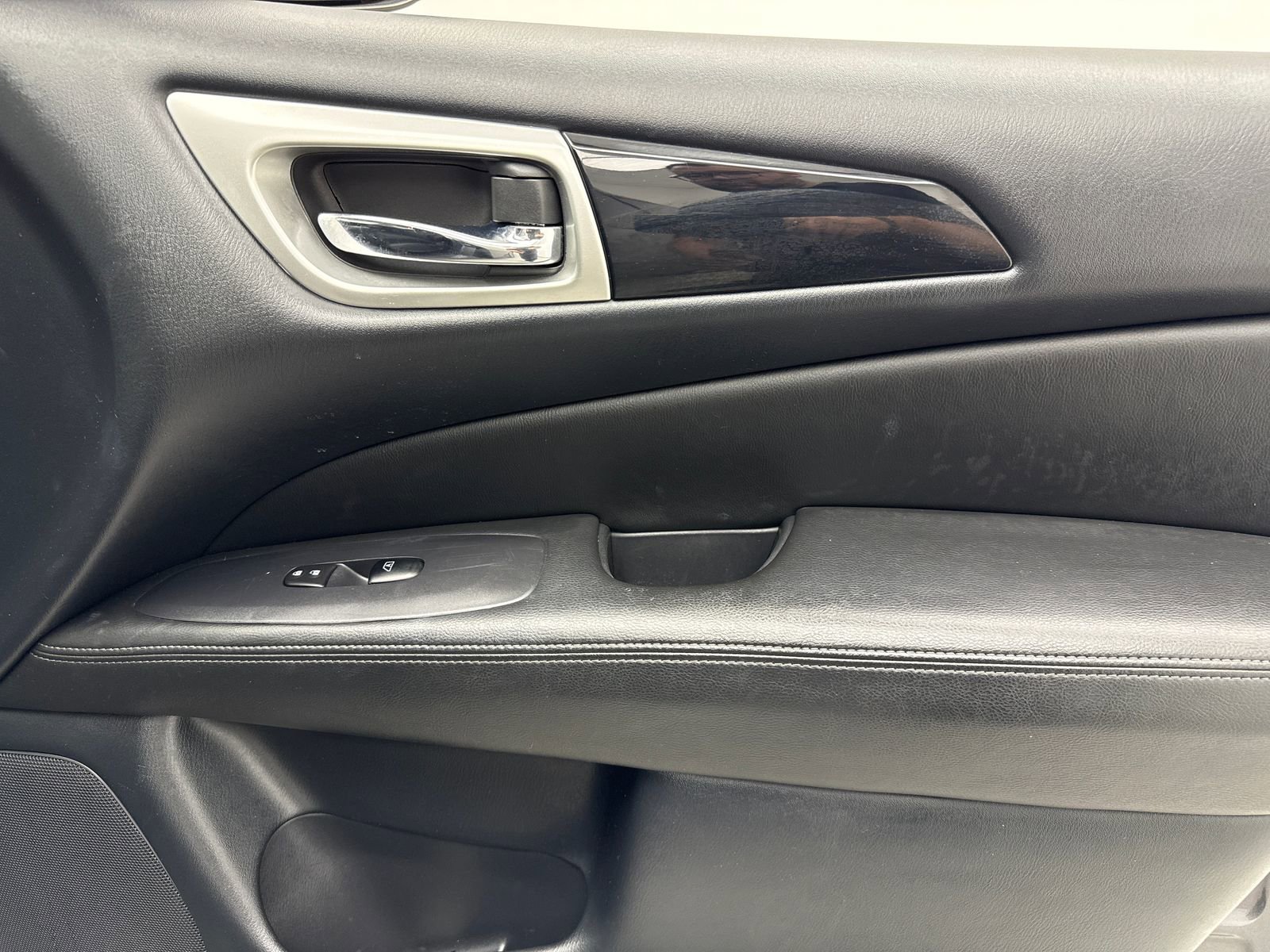 Used 2019 Nissan Pathfinder SV FWD image 43