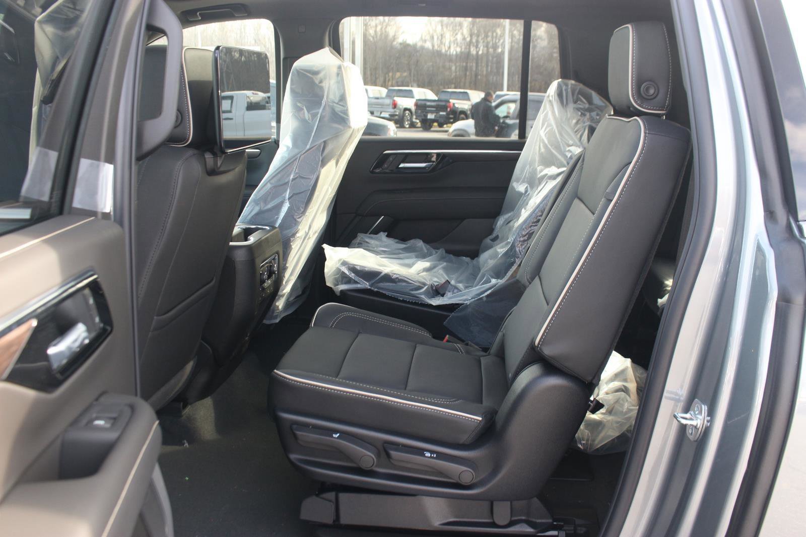 New 2026 Chevrolet Suburban Premier image 13