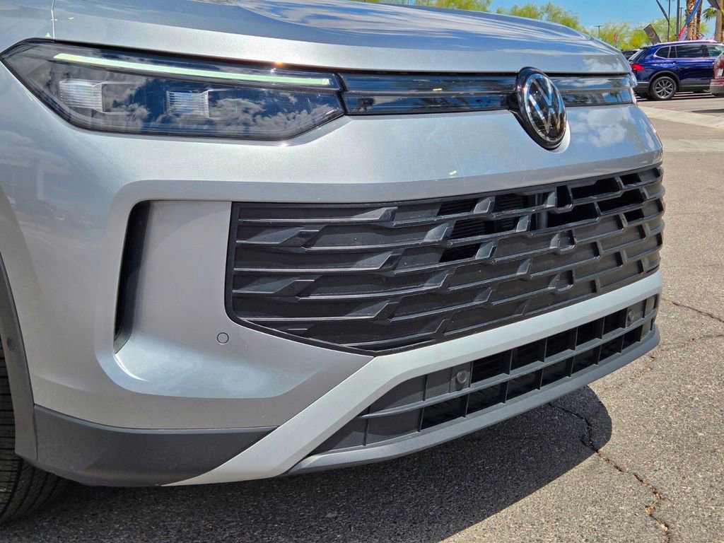 Certified 2025 Volkswagen Tiguan S FWD image 2