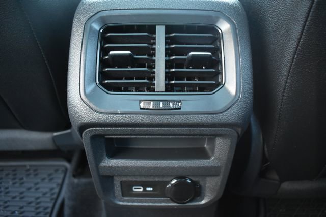 Used 2023 Volkswagen Tiguan SE R-Line image 37