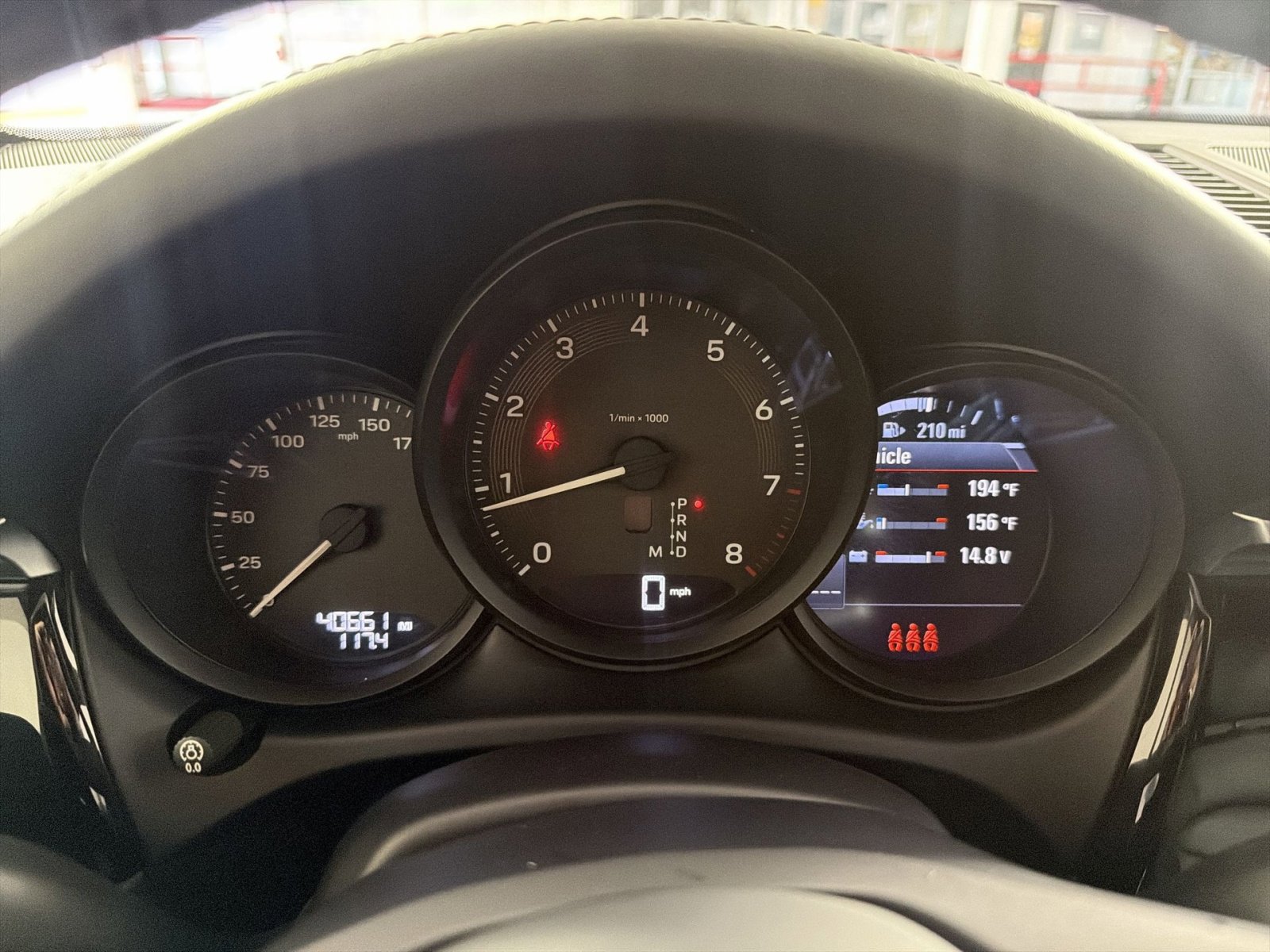 Used 2022 Porsche Macan w/ Premium Package Plus image 17