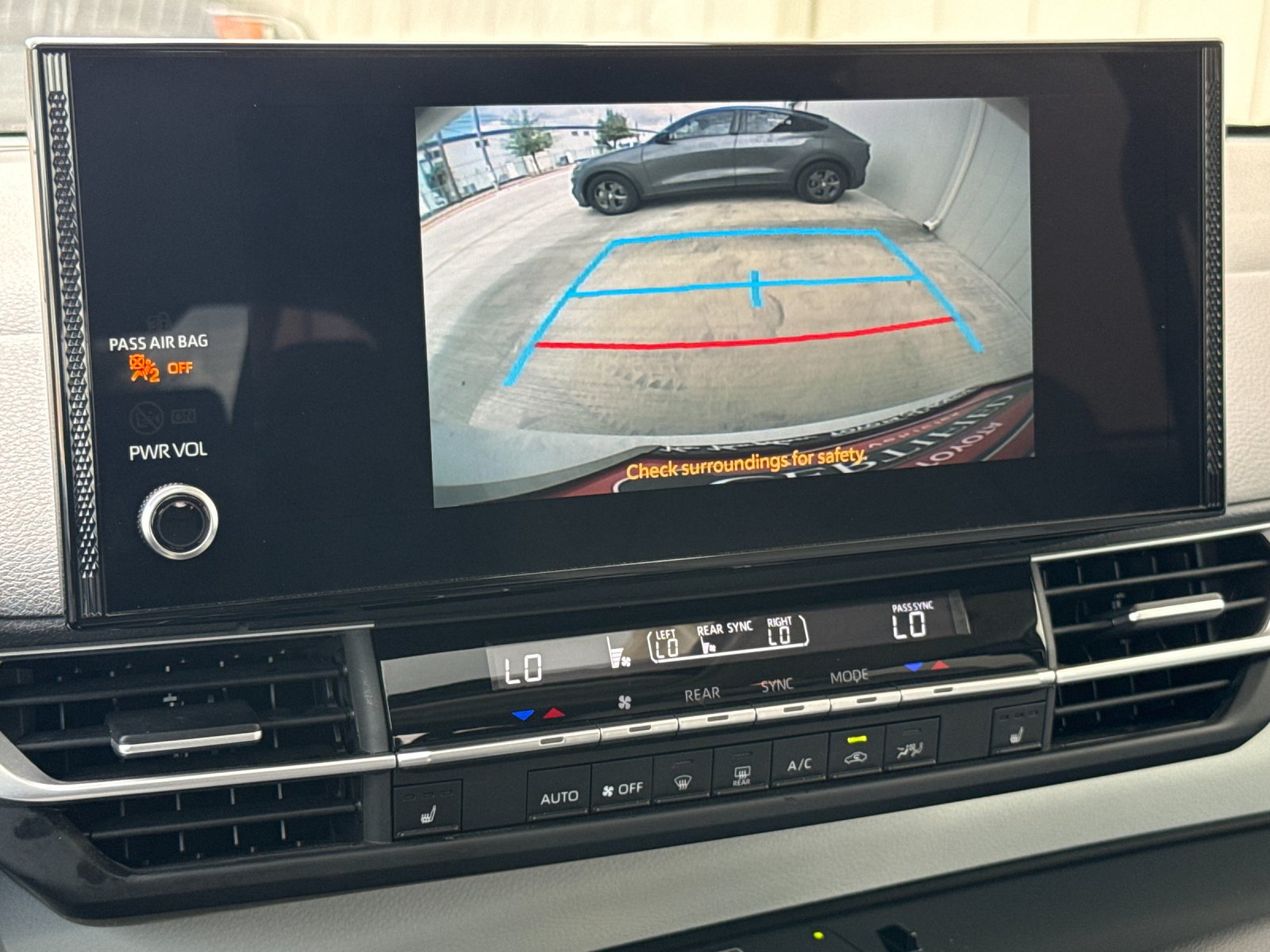 Certified 2025 Toyota Sienna XLE FWD image 19