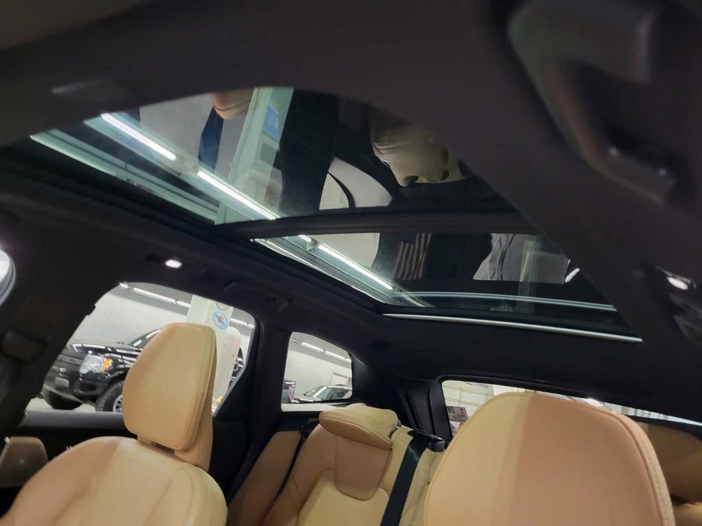 Used 2023 Volvo XC60 B6 Ultimate image 16