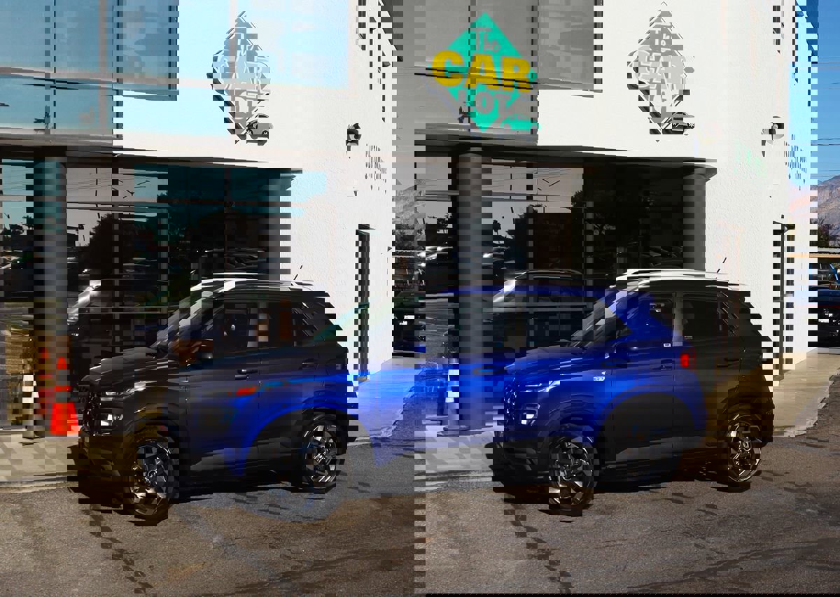 Used 2024 Hyundai Venue SEL image 4