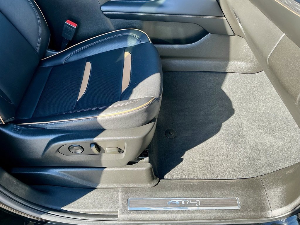 Used 2023 GMC Yukon XL AT4 image 21