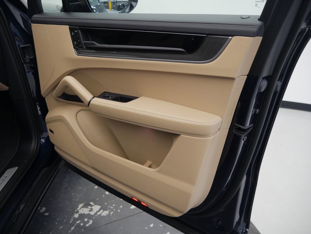 Certified 2024 Porsche Cayenne Turbo image 23
