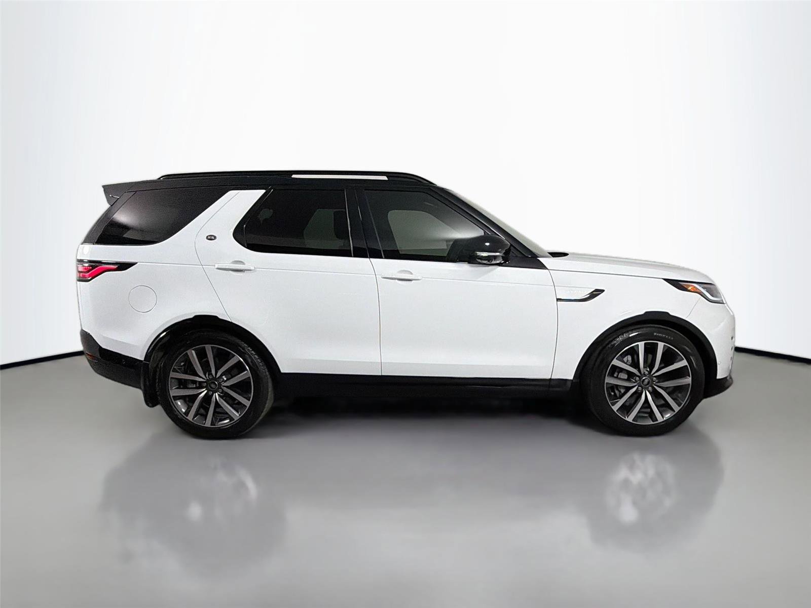 Certified 2024 Land Rover Discovery Dynamic SE AWD/4WD image 4