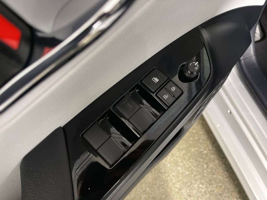 Certified 2021 Toyota Prius XLE w/ Carpet Mat Package (TMS) AWD/4WD image 16
