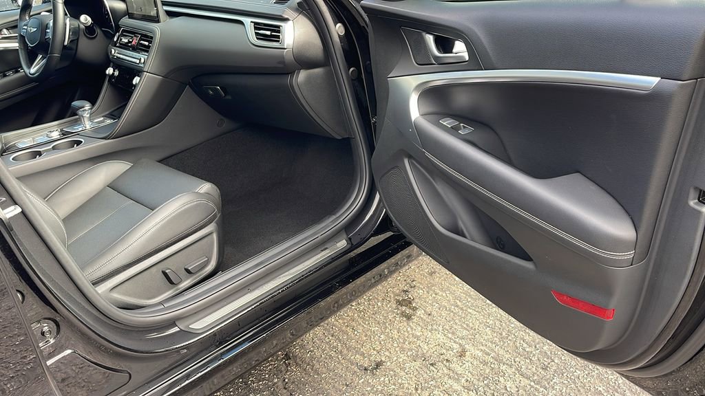 Used 2025 Genesis G70 2.5T image 32