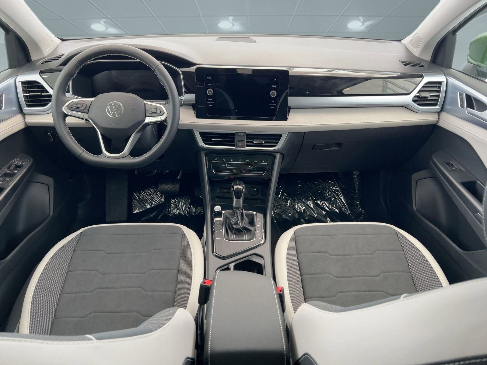 New 2026 Volkswagen Taos SE FWD image 17