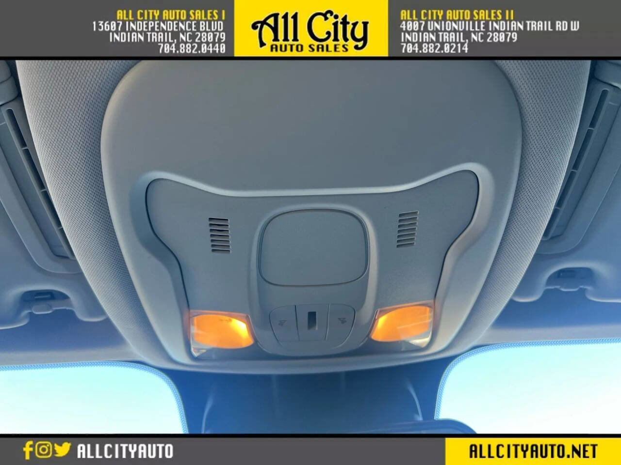 Used 2015 Jeep Renegade Latitude w/ Popular Equipment Group image 32