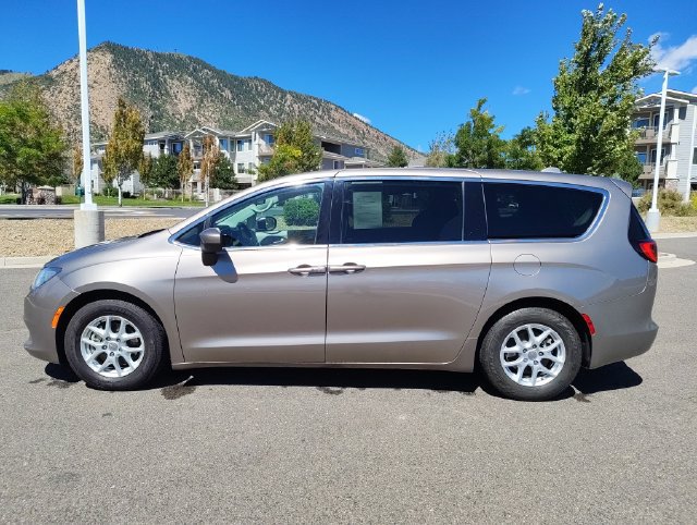 Used 2017 Chrysler Pacifica LX FWD image 6