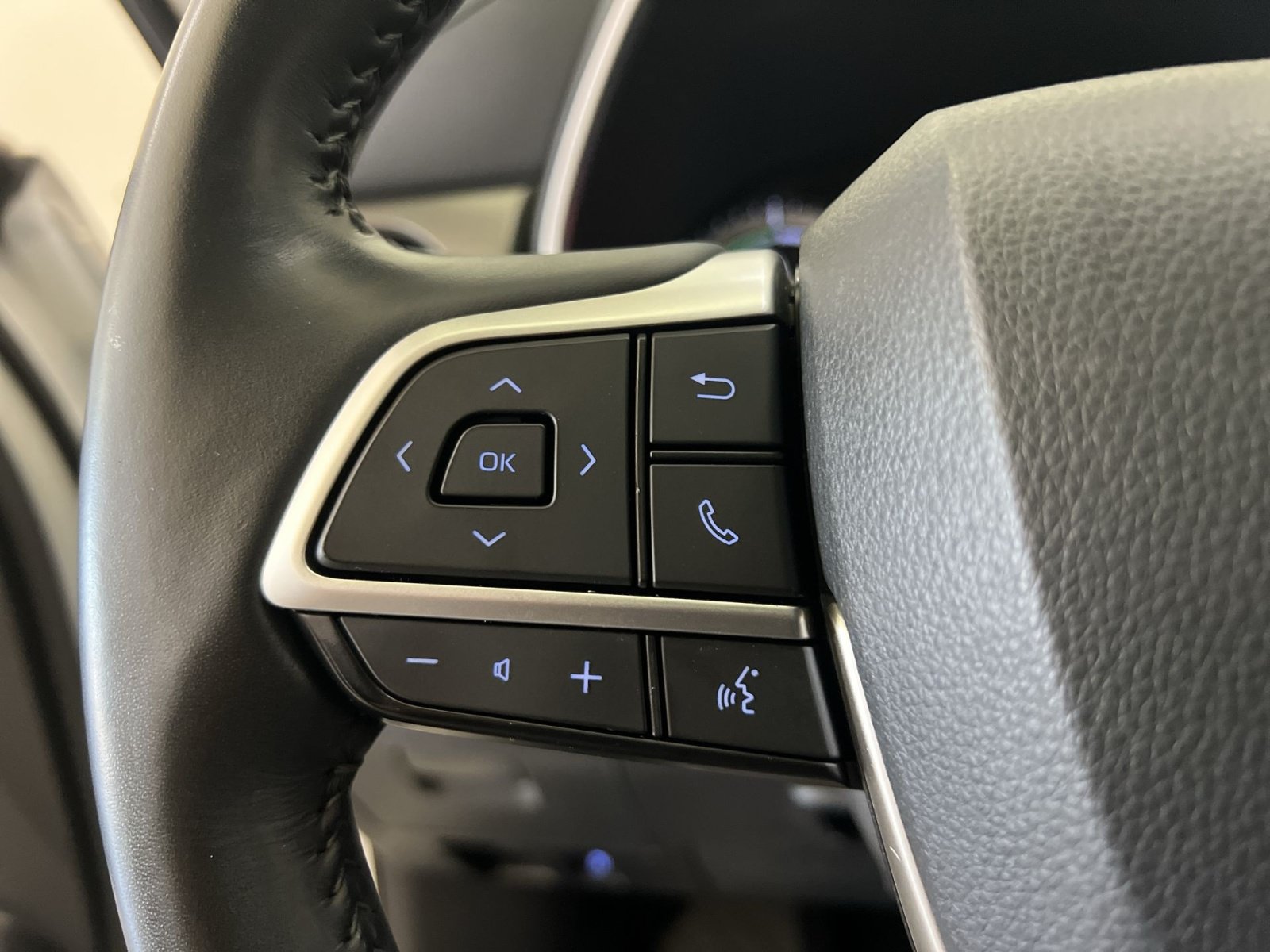 Used 2022 Toyota Highlander XLE AWD/4WD image 36