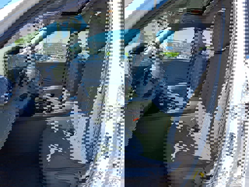 Used 2025 Hyundai Elantra SEL FWD image 15