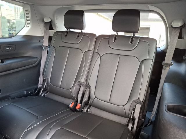 Used 2024 Jeep Grand Cherokee L Limited AWD/4WD image 9