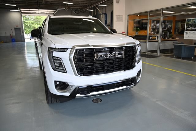 New 2026 GMC Yukon Denali w/ Denali Reserve Package AWD/4WD image 3