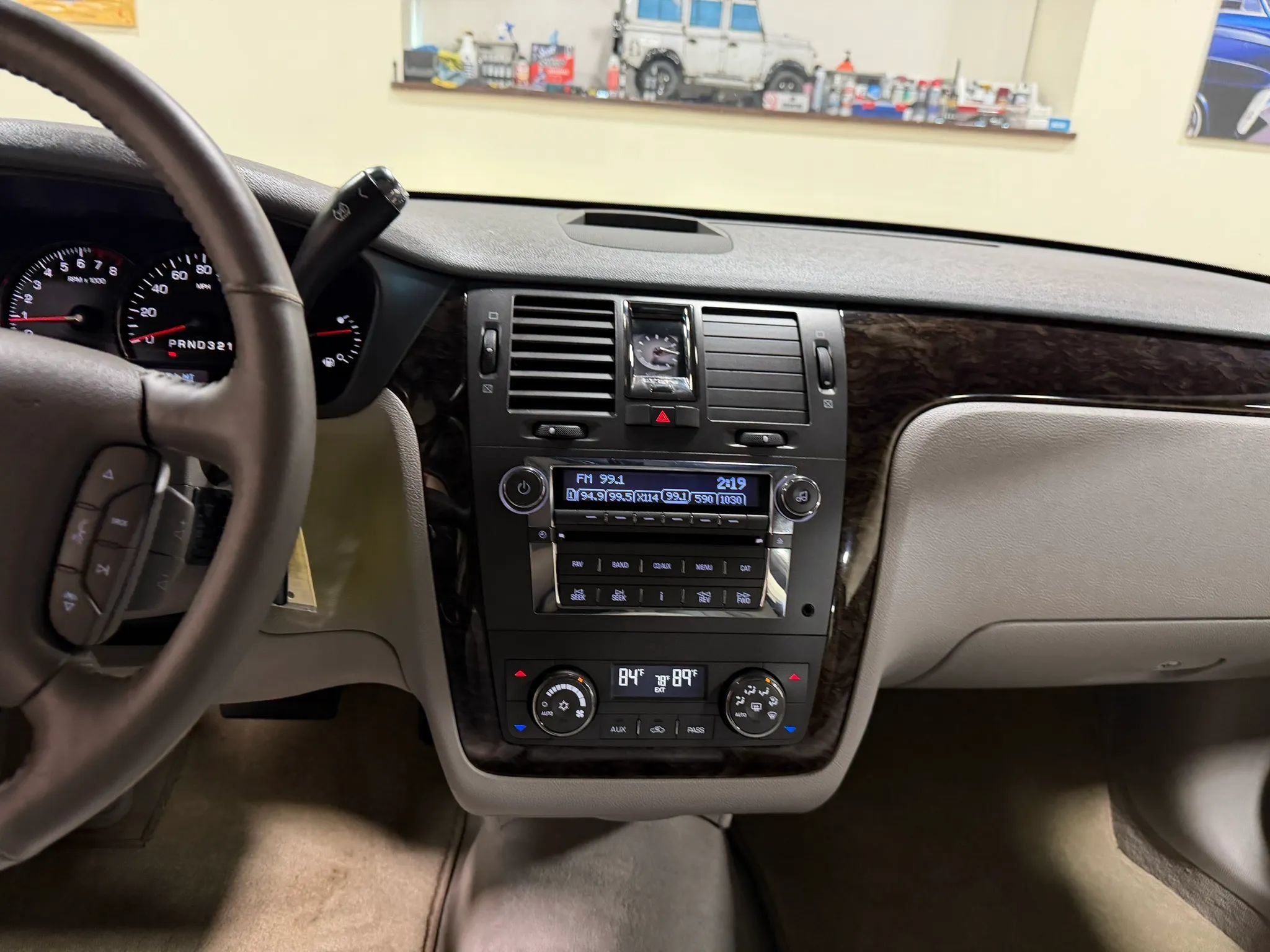 Used 2009 Cadillac DTS w/ Trunk Convenience Package FWD image 50