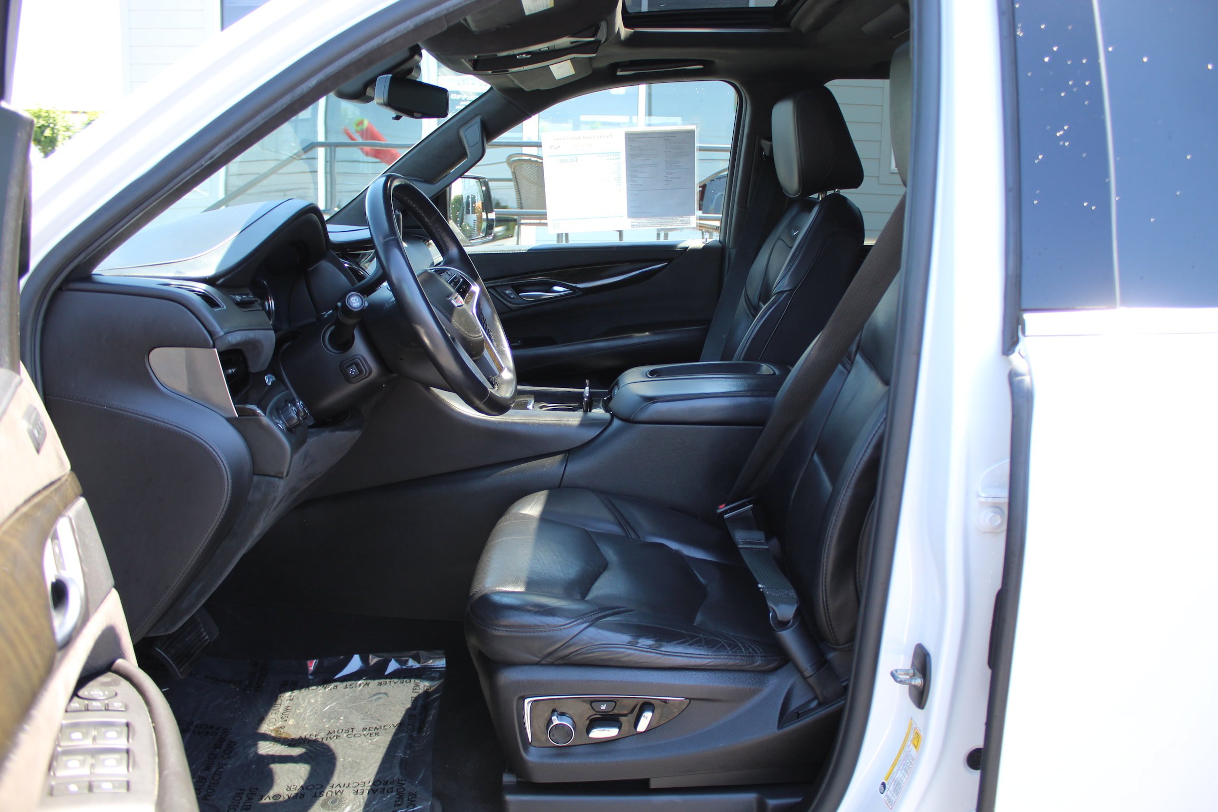 Used 2018 Cadillac Escalade Platinum AWD/4WD image 19