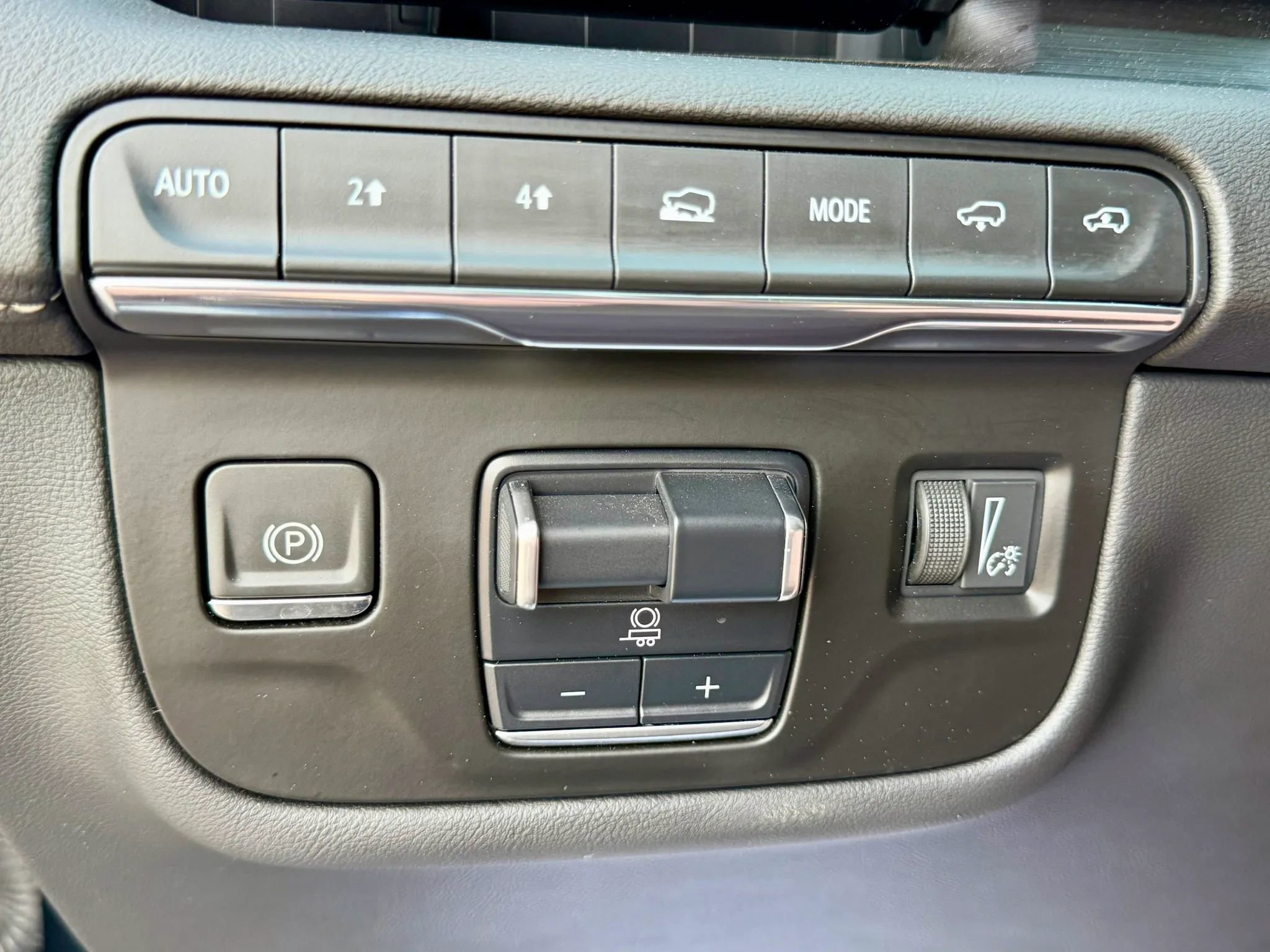 Used 2023 Cadillac Escalade Premium Luxury w/ Performance Package image 41