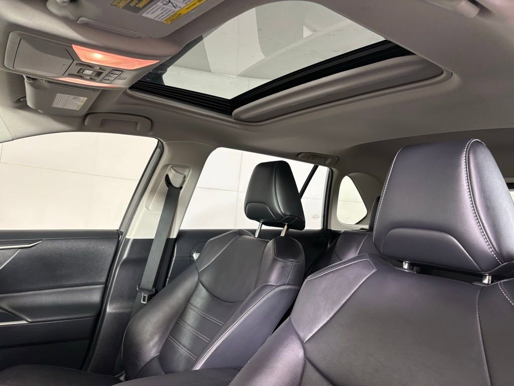 Used 2019 Toyota RAV4 XLE Premium image 18