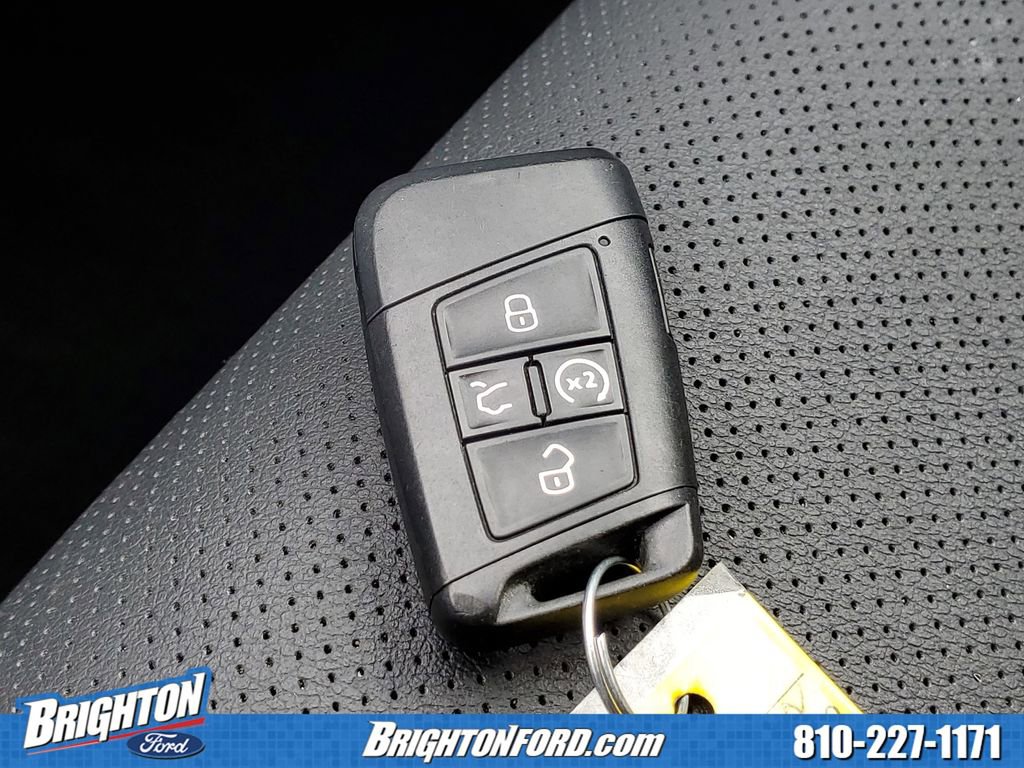 Used 2022 Volkswagen Taos SEL image 31