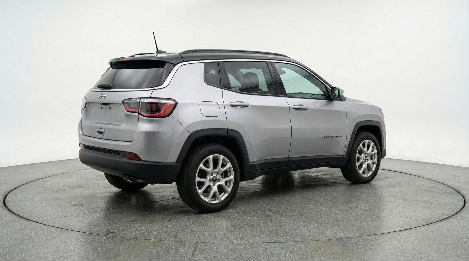 Used 2025 Jeep Compass Limited image 9