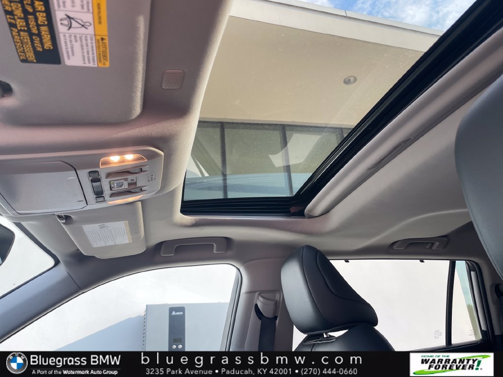 Used 2022 Toyota Highlander XLE AWD/4WD image 17