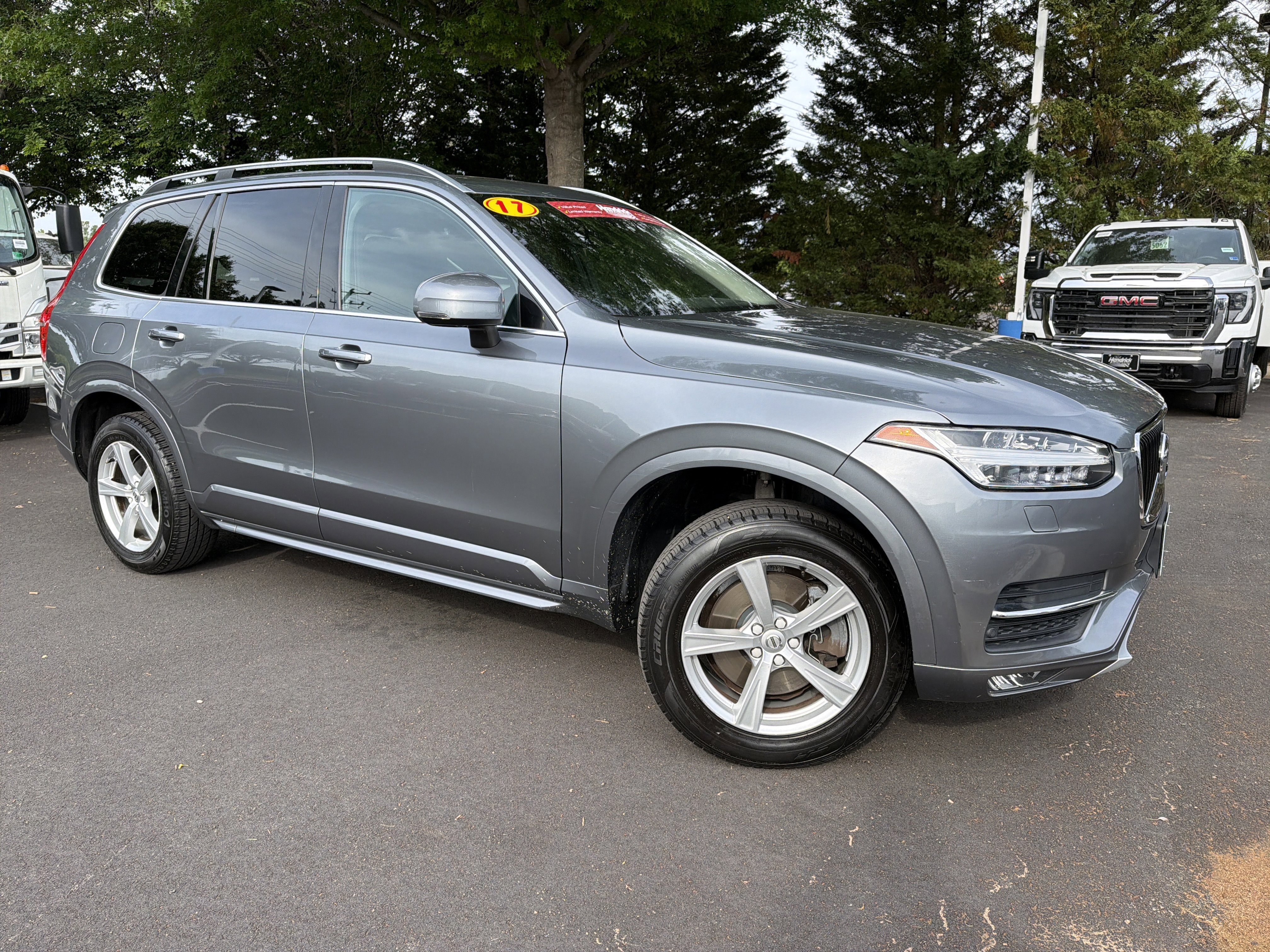 Used 2017 Volvo XC90 T5 Momentum w/ Vision Package image 2