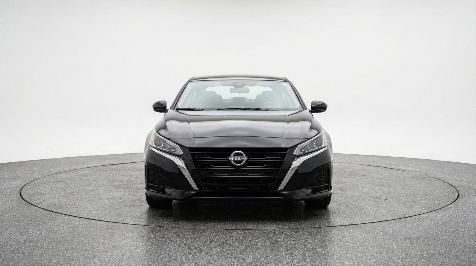 Used 2025 Nissan Altima 2.5 SV FWD image 2