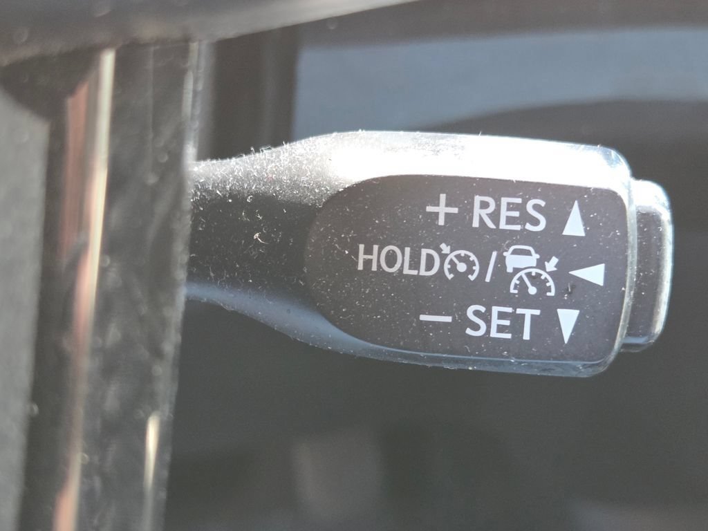 Used 2019 Toyota Prius XLE AWD/4WD image 16