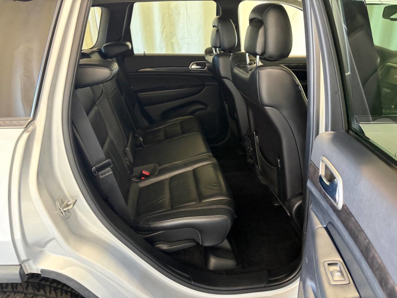 Used 2011 Jeep Grand Cherokee Laredo AWD/4WD image 22