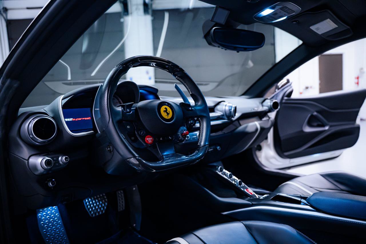 Used 2018 Ferrari 812 Superfast RWD image 32