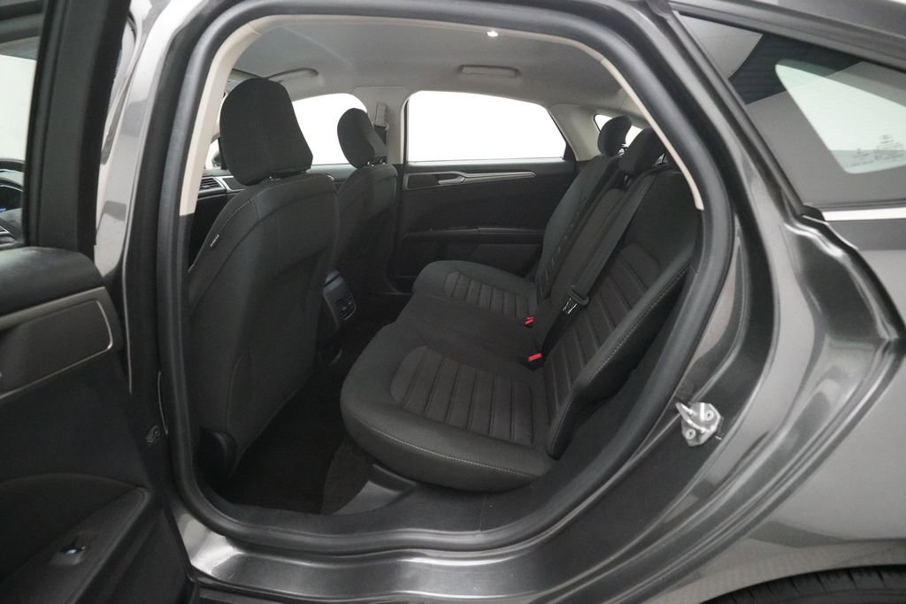 Used 2020 Ford Fusion SE image 13