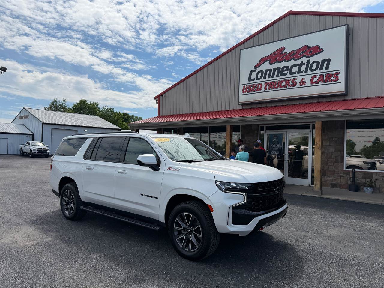 Used 2023 Chevrolet Suburban Z71 AWD/4WD image 2