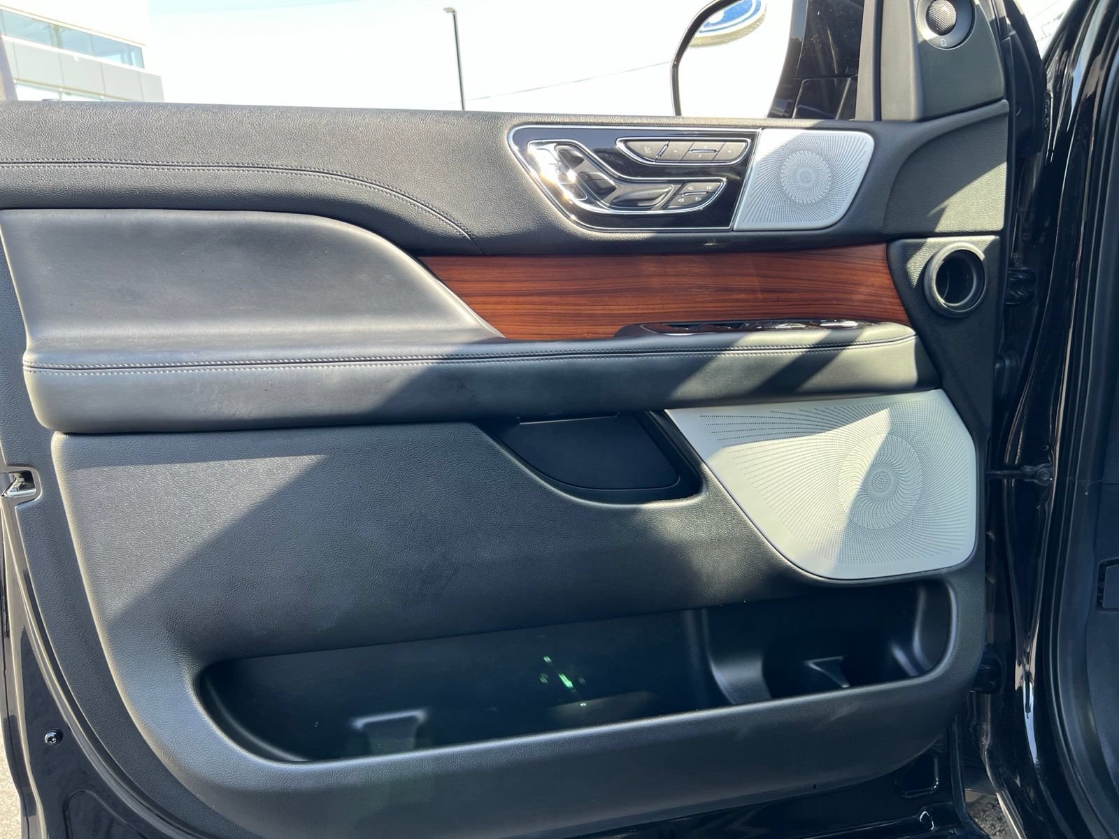 Used 2019 Lincoln Navigator L Reserve AWD/4WD image 12