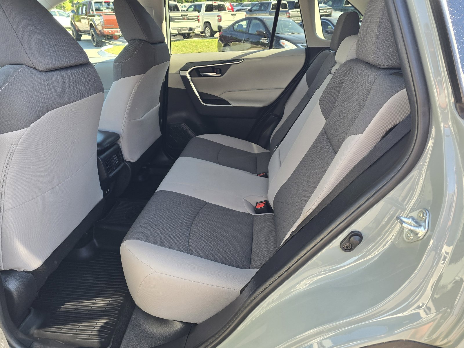 Used 2021 Toyota RAV4 XLE w/ Convenience Package AWD/4WD image 10