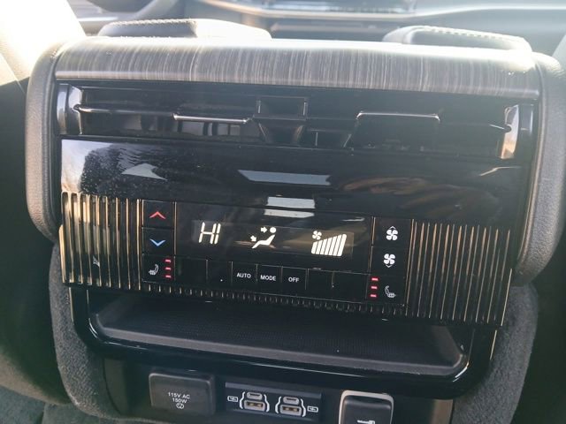 Used 2023 Jeep Wagoneer Series III w/ Premium Group I image 46