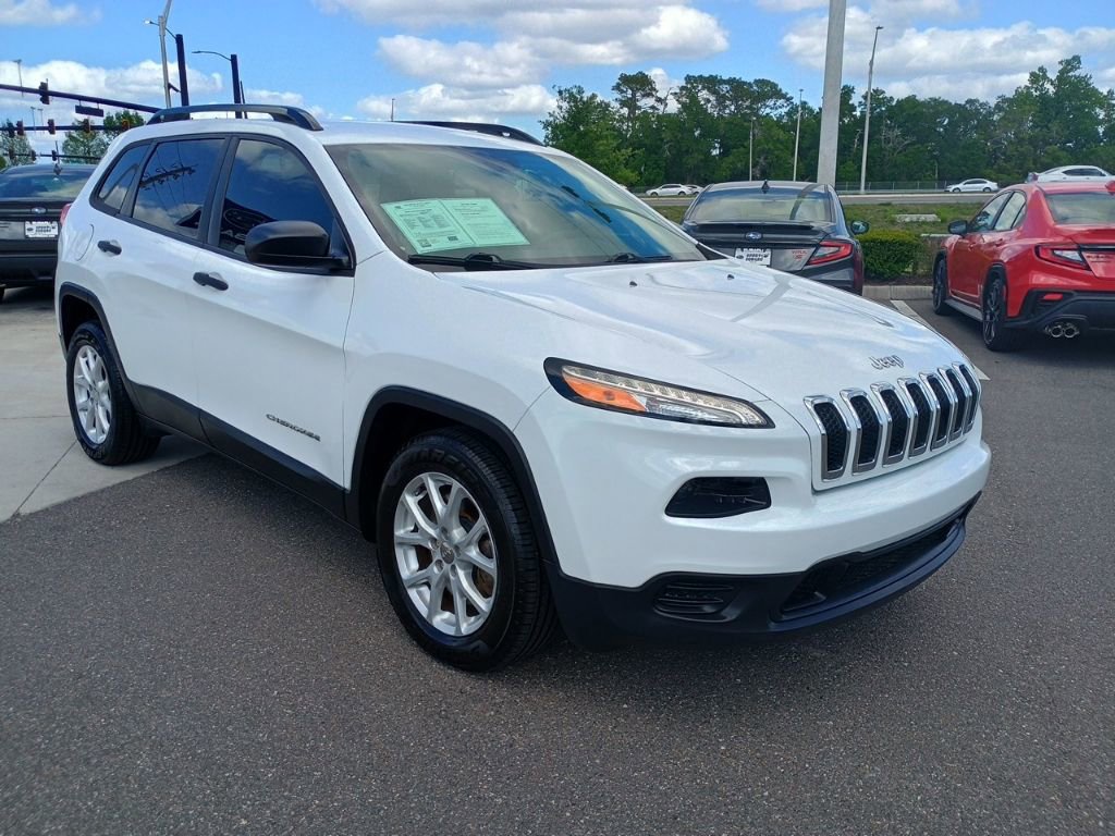 Used 2016 Jeep Cherokee Sport image 3