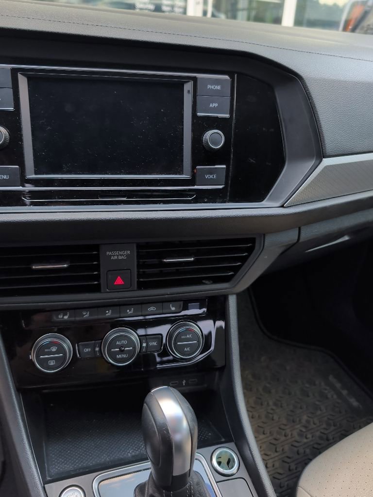 Used 2020 Volkswagen Jetta R-Line w/ R-Line Cold Weather Package FWD image 7